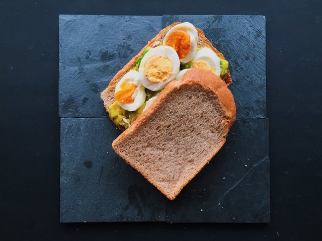 营养满分：酪梨蛋三明治