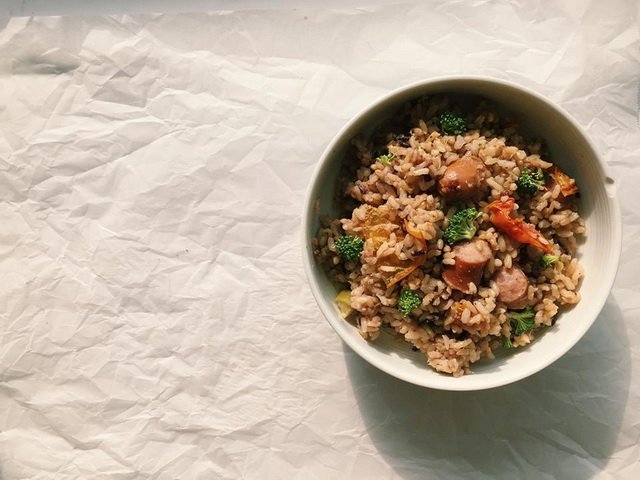 简单料理—电锅香肠番茄饭