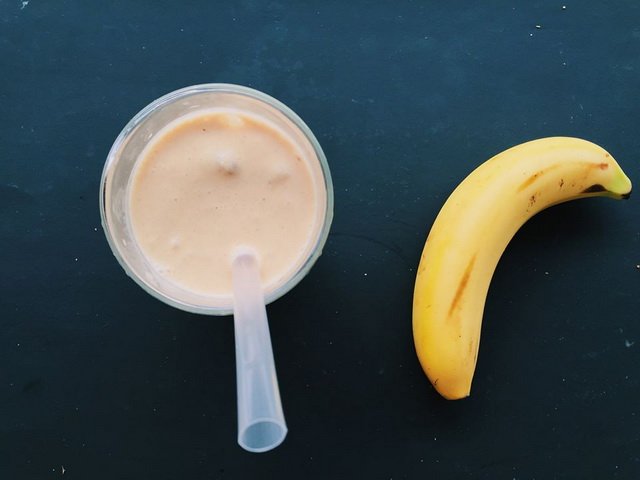 适合健身者的夏日饮品—香蕉花生奶昔