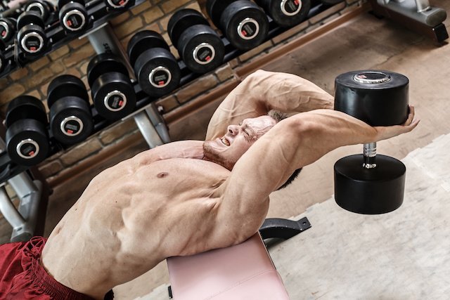 训练没借口！单支哑铃也能练