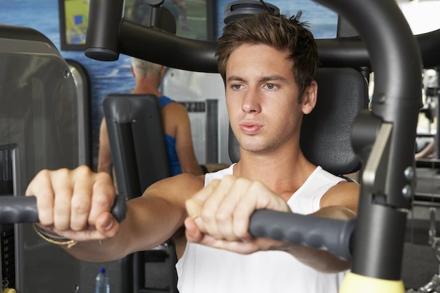 不做杠铃卧推，你还可以这样练胸