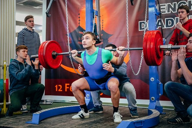 3种深蹲变化　胜过不好的背负式深蹲