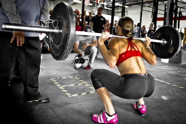 最强重训动作之一　深蹲训练